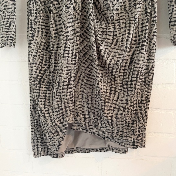 Halston Mini Dress Snakeskin Faux Wrap Ruched Mobwife Gray/Greige Black Sz 10 - Picture 7 of 14